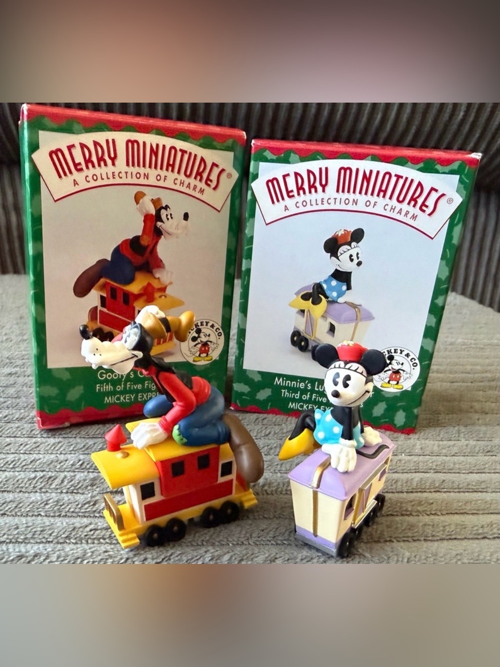 Disney Merry Miniatures Goofy's Red Caboose & Minnie's Purple Luggage Car VTG